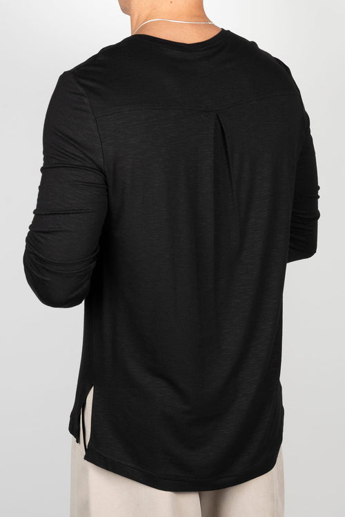 Black long-sleeved t-shirt with pocket