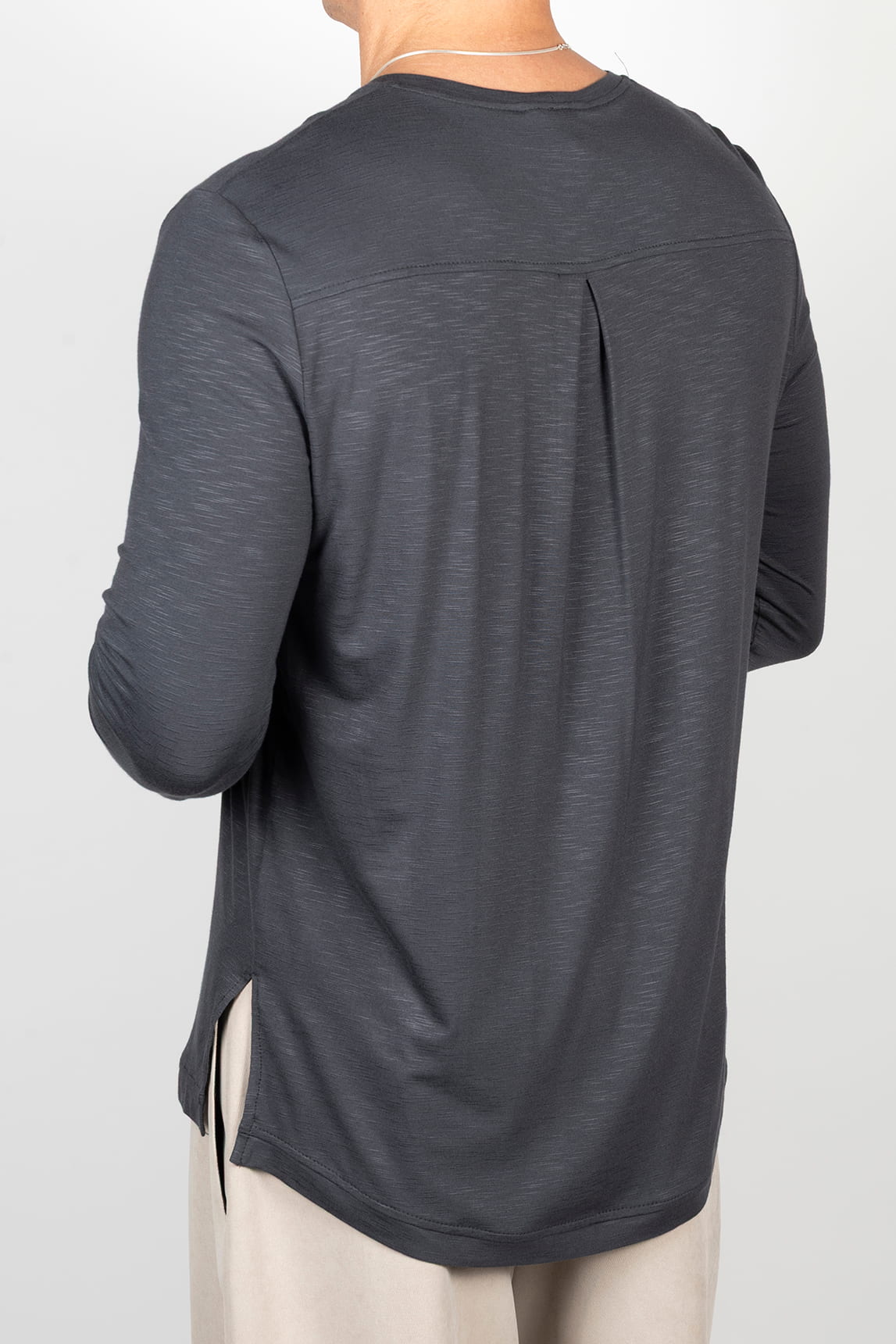 Anthracite grey long-sleeved t-shirt with pocket