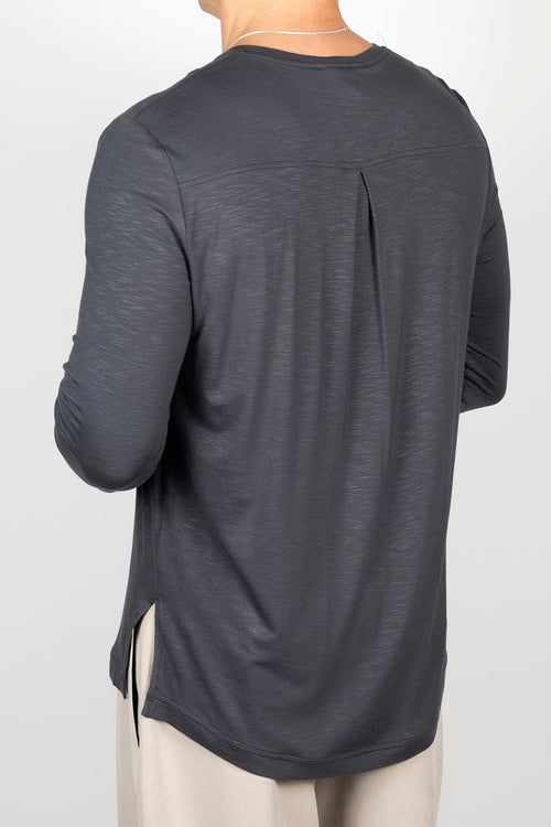 Anthracite grey long-sleeved t-shirt with pocket