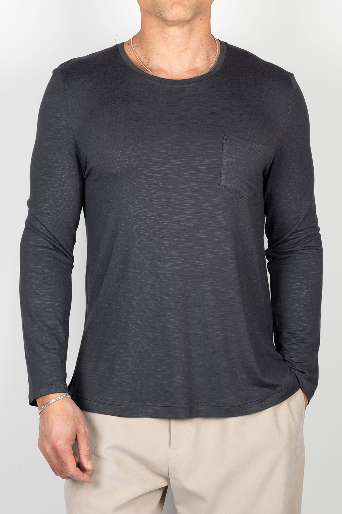 Anthracite grey long-sleeved t-shirt with pocket