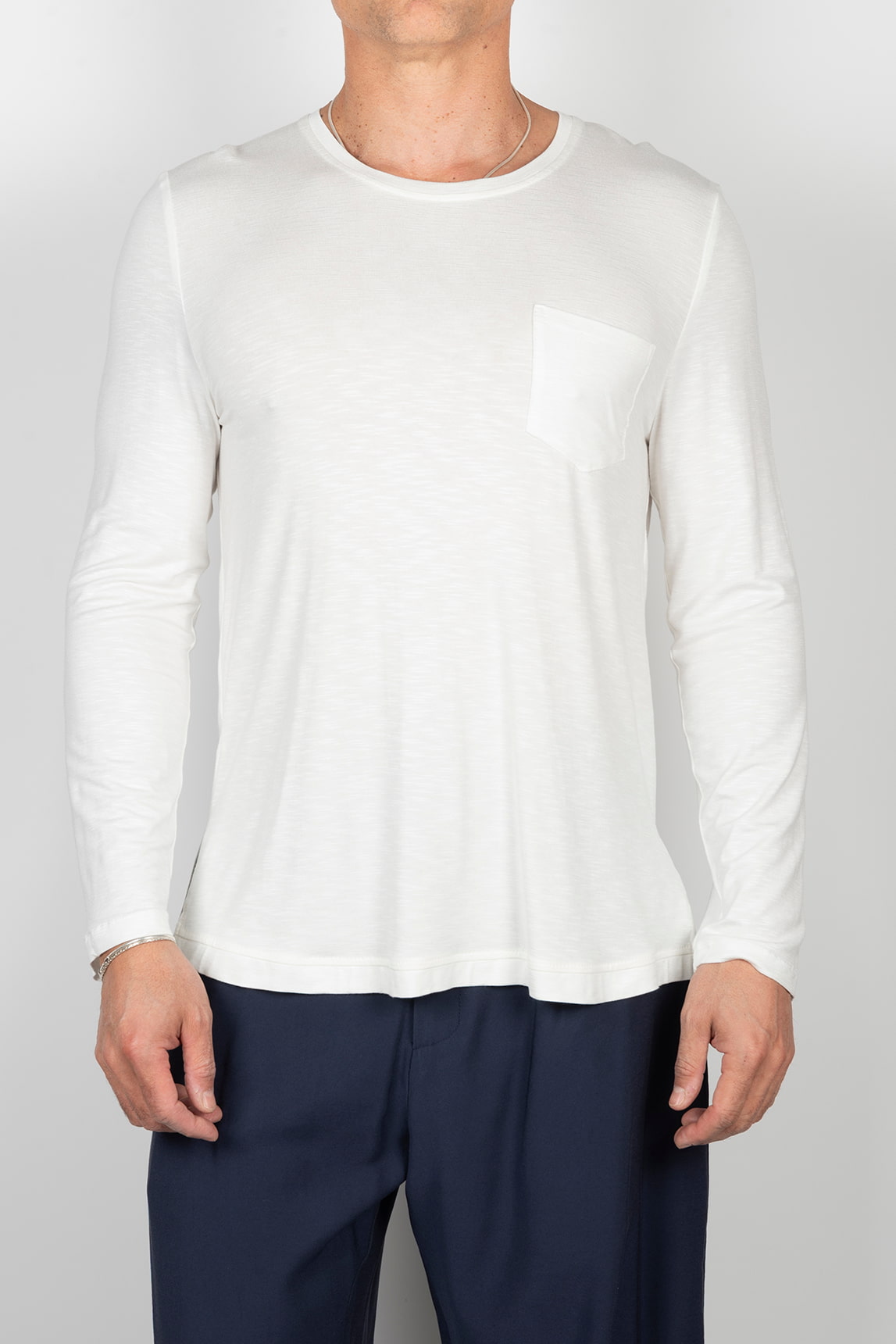 White long-sleeved t-shirt with pocket