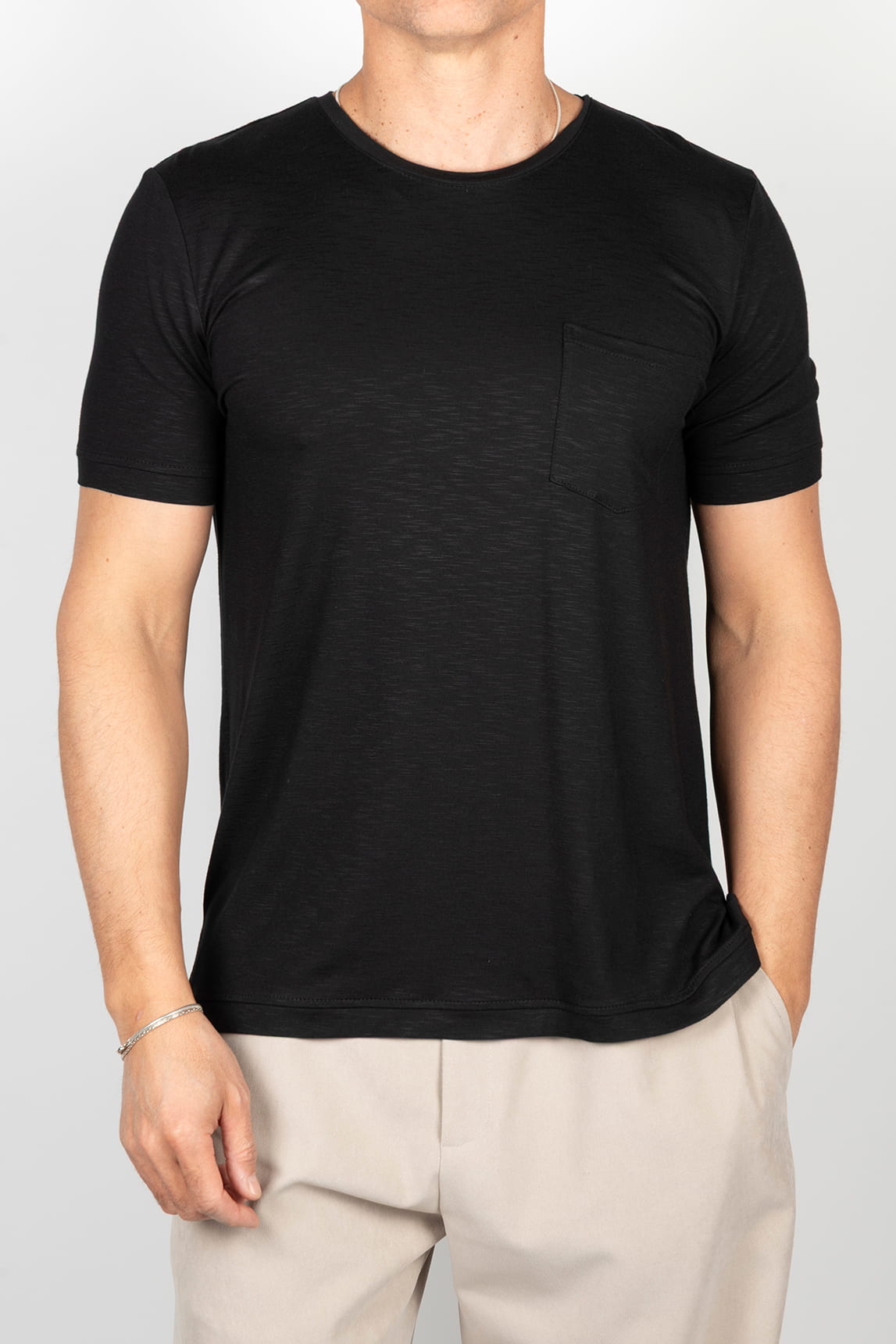 Black short-sleeved t-shirt with pocket