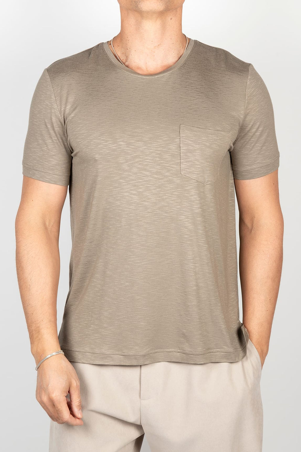 Sand-colored short-sleeved t-shirt with pocket